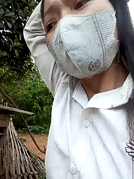 Snapshot of nat-tri chatting on 10/21/25, 04:24 nat-tri online show from 10/21/25, 04:24