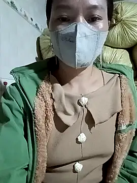 Snapshot of nat-tri chatting on 10/21/25, 04:30 nat-tri online show from 10/21/25, 04:30