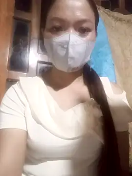 Snapshot of nat-tri chatting on 10/23/25, 04:06 nat-tri online show from 10/23/25, 04:06