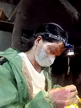 Snapshot of nat-tri chatting on 11/01/25, 05:31 nat-tri online show from 11/01/25, 05:31