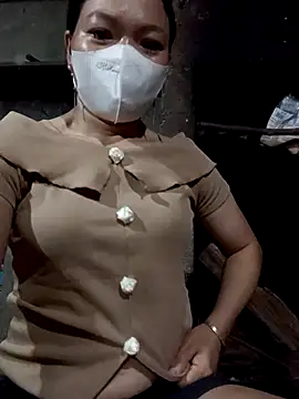 Snapshot of nat-tri chatting on 11/11/25, 12:21 nat-tri online show from 11/11/25, 12:21