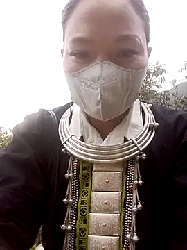 Snapshot of nat-tri chatting on 11/12/25, 10:04 nat-tri online show from 11/12/25, 10:04