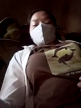 Snapshot of nat-tri chatting on 11/13/25, 08:24 nat-tri online show from 11/13/25, 08:24