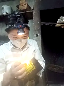 Snapshot of nat-tri chatting on 11/16/25, 02:33 nat-tri online show from 11/16/25, 02:33