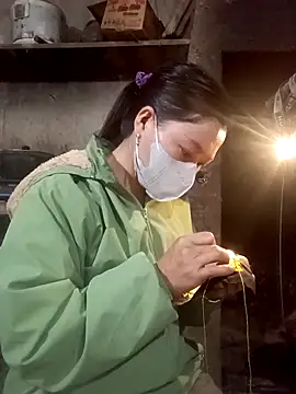 Snapshot of nat-tri chatting on 11/17/25, 03:23 nat-tri online show from 11/17/25, 03:23