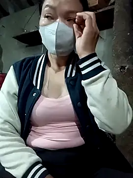 Snapshot of nat-tri chatting on 11/17/25, 11:10 nat-tri online show from 11/17/25, 11:10