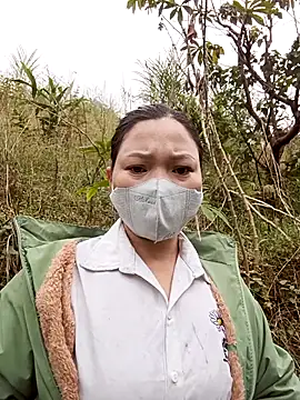 Snapshot of nat-tri chatting on 11/20/25, 02:12 nat-tri online show from 11/20/25, 02:12