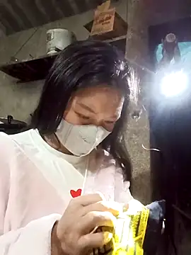 Snapshot of nat-tri chatting on 11/21/25, 04:49 nat-tri online show from 11/21/25, 04:49