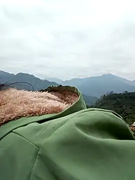 Snapshot of nat-tri chatting on 11/24/25, 02:22 nat-tri online show from 11/24/25, 02:22