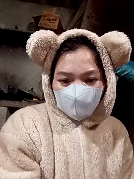 Snapshot of nat-tri chatting on 11/25/25, 02:17 nat-tri online show from 11/25/25, 02:17