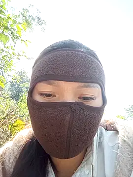 Snapshot of nat-tri chatting on 11/26/25, 02:45 nat-tri online show from 11/26/25, 02:45