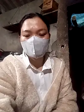 Snapshot of nat-tri chatting on 11/26/25, 02:51 nat-tri online show from 11/26/25, 02:51