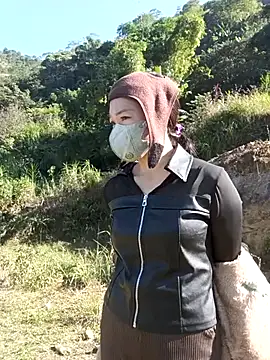 Snapshot of nat-tri chatting on 11/29/25, 02:36 nat-tri online show from 11/29/25, 02:36