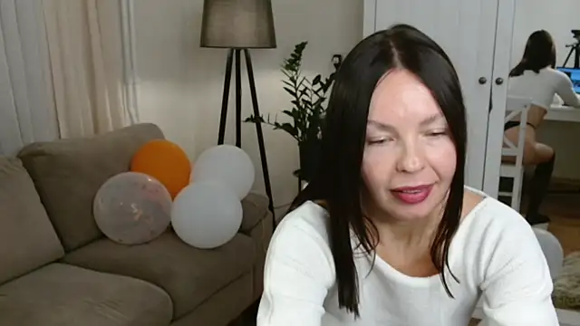 LittleNicolee online show from 11/05/25, 08:09