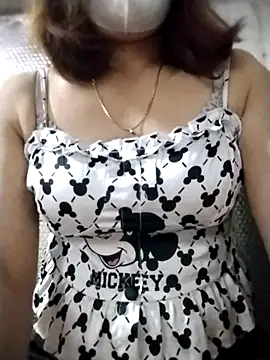 Snapshot of YiyinLy chatting on 10/14/25, 02:29 YiyinLy online show from 10/14/25, 02:29