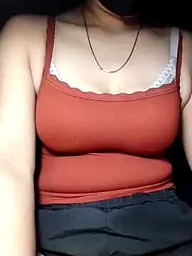 Snapshot of YiyinLy chatting on 10/20/25, 08:20 YiyinLy online show from 10/20/25, 08:20