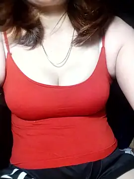 Snapshot of YiyinLy chatting on 11/14/25, 07:07 YiyinLy online show from 11/14/25, 07:07