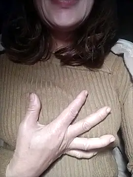 Snapshot of YiyinLy chatting on 11/21/25, 07:23 YiyinLy online show from 11/21/25, 07:23