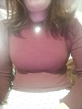 Snapshot of YiyinLy chatting on 11/28/25, 08:11 YiyinLy online show from 11/28/25, 08:11