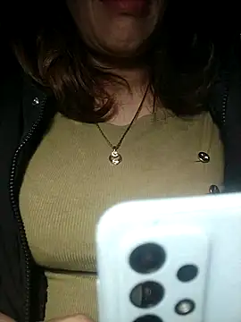 Snapshot of YiyinLy chatting on 11/29/25, 08:56 YiyinLy online show from 11/29/25, 08:56