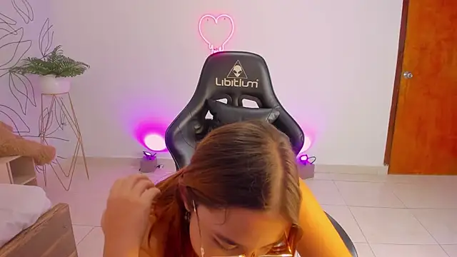 Snapshot of merida_06 chatting on 11/22/25, 02:54 merida 06 online show from 11/22/25, 02:54