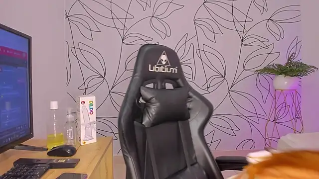 Snapshot of merida_06 chatting on 11/25/25, 02:33 merida 06 online show from 11/25/25, 02:33