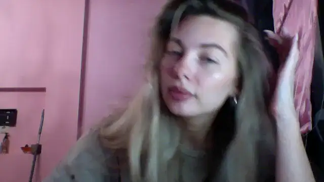 Snapshot of Sygream chatting on 10/14/25, 06:42 Sygream online show from 10/14/25, 06:42