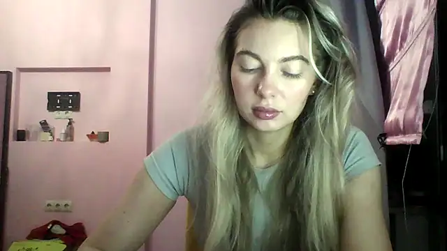 Snapshot of Sygream chatting on 10/16/25, 06:42 Sygream online show from 10/16/25, 06:42