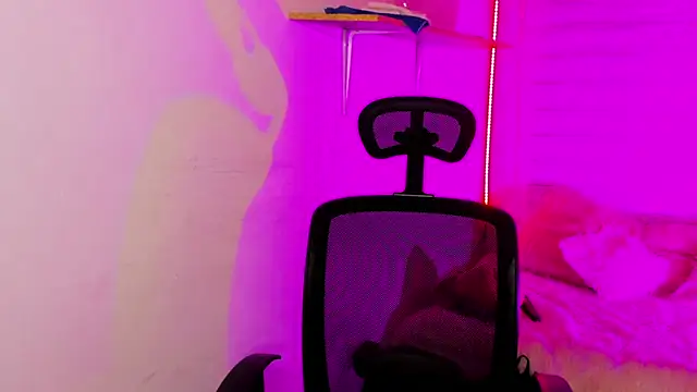 Emily Lindey online show from 11/18/25, 03:23