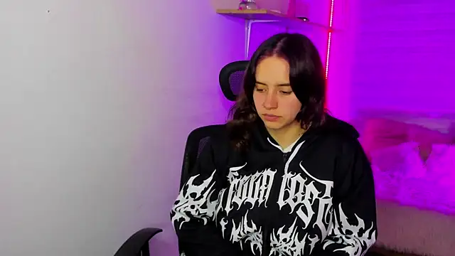 Emily Lindey online show from 11/30/25, 03:21