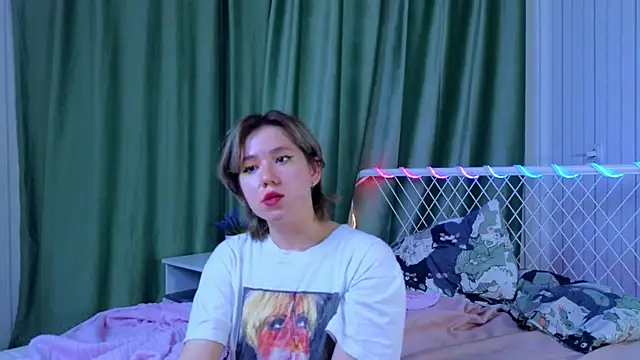 Snapshot of AlisiaEthen chatting on 11/03/25, 09:05 AlisiaEthen online show from 11/03/25, 09:05