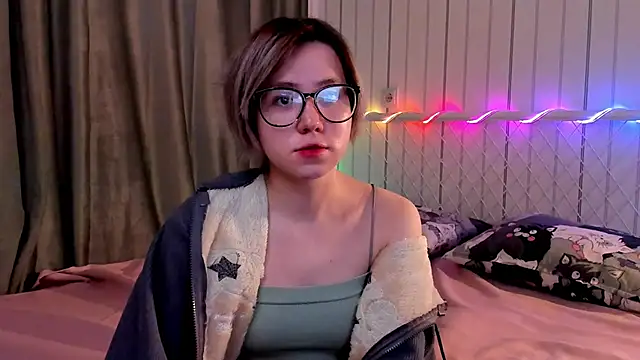 Snapshot of AlisiaEthen chatting on 11/23/25, 08:19 AlisiaEthen online show from 11/23/25, 08:19