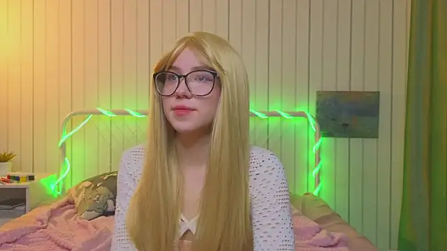 Snapshot of AlisiaEthen chatting on 11/24/25, 08:41 AlisiaEthen online show from 11/24/25, 08:41