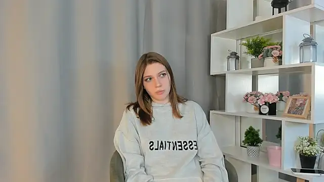 RoslynArcuo online show from 10/16/25, 04:41