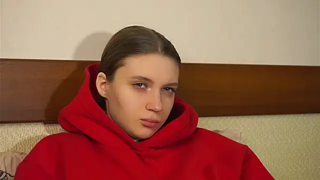 RoslynArcuo online show from 11/14/25, 08:07