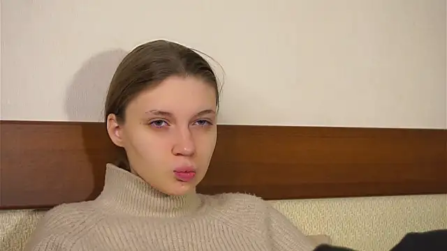 RoslynArcuo online show from 11/16/25, 08:03