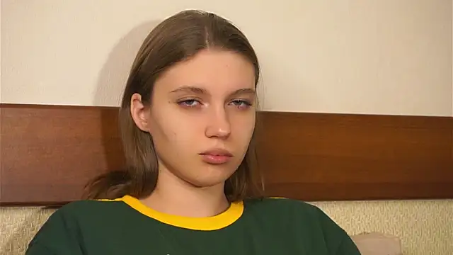 RoslynArcuo online show from 11/21/25, 08:40