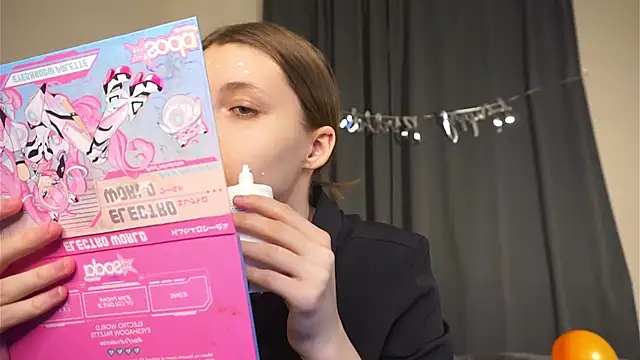 RoslynArcuo online show from 11/22/25, 08:19