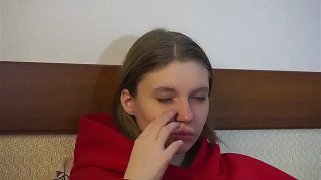 RoslynArcuo online show from 11/23/25, 08:41