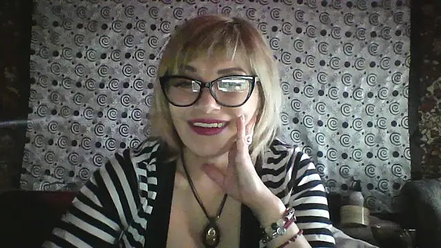 Snapshot of Lia_Ray chatting on 11/24/25, 08:30 Lia Ray online show from 11/24/25, 08:30