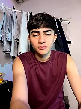 Snapshot of cristalxxx_hott chatting on 10/25/25, 09:20 cristalxxx hott online show from 10/25/25, 09:20