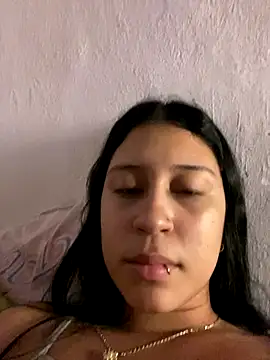 Snapshot of cristalxxx_hott chatting on 11/06/25, 02:34 cristalxxx hott online show from 11/06/25, 02:34