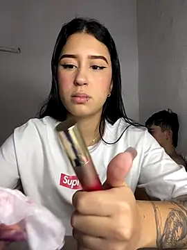 Snapshot of cristalxxx_hott chatting on 11/15/25, 03:19 cristalxxx hott online show from 11/15/25, 03:19