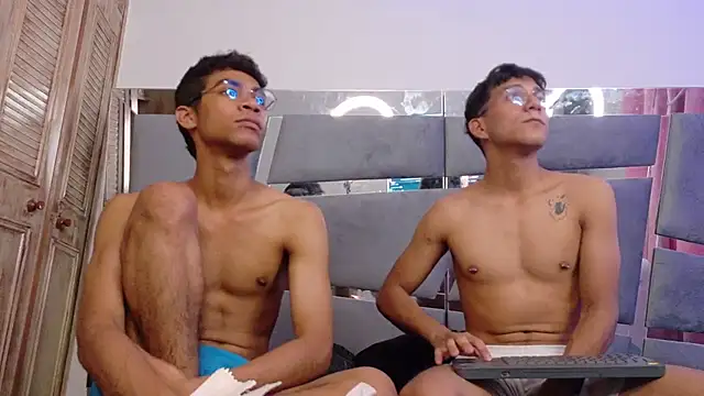 Desire4Duo online show from 11/22/25, 02:05