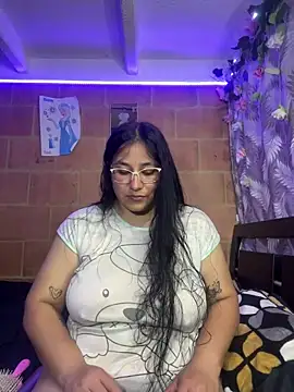 Snapshot of kassandra_luxury chatting on 10/27/25, 04:27 kassandra luxury online show from 10/27/25, 04:27