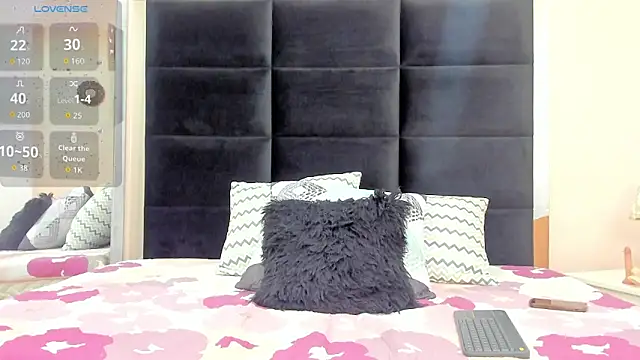 Snapshot of Cleo_Saunders chatting on 10/15/25, 05:57 Cleo Saunders online show from 10/15/25, 05:57