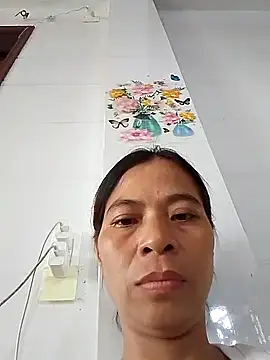 Snapshot of Amanda-_ena- chatting on 10/14/25, 07:53 Amanda- ena- online show from 10/14/25, 07:53