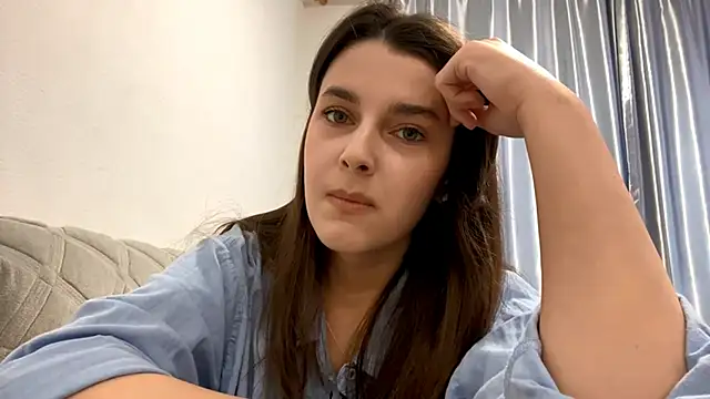 Snapshot of Marry-remma chatting on 10/14/25, 12:06 Marry-remma online show from 10/14/25, 12:06