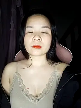 Snapshot of Listen-ly chatting on 11/04/25, 03:44 Listen-ly online show from 11/04/25, 03:44