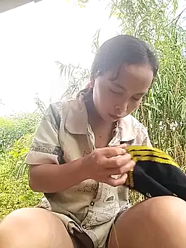 Snapshot of Nguyet2k4 chatting on 10/17/25, 07:11 Nguyet2k4 online show from 10/17/25, 07:11